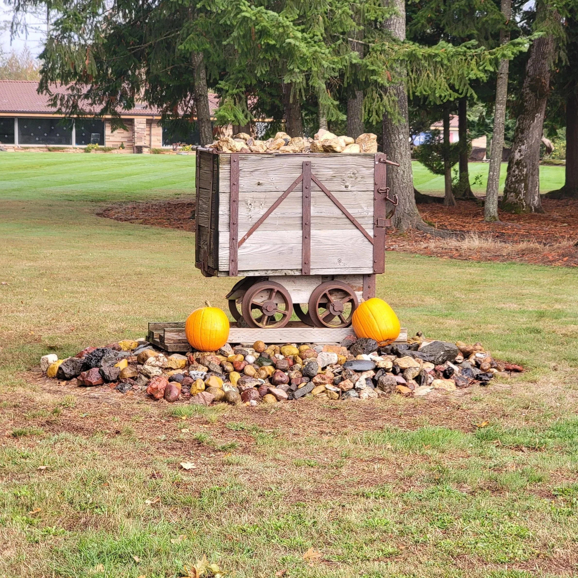 The House and Grounds — Rice Northwest Museum of Rocks and Minerals